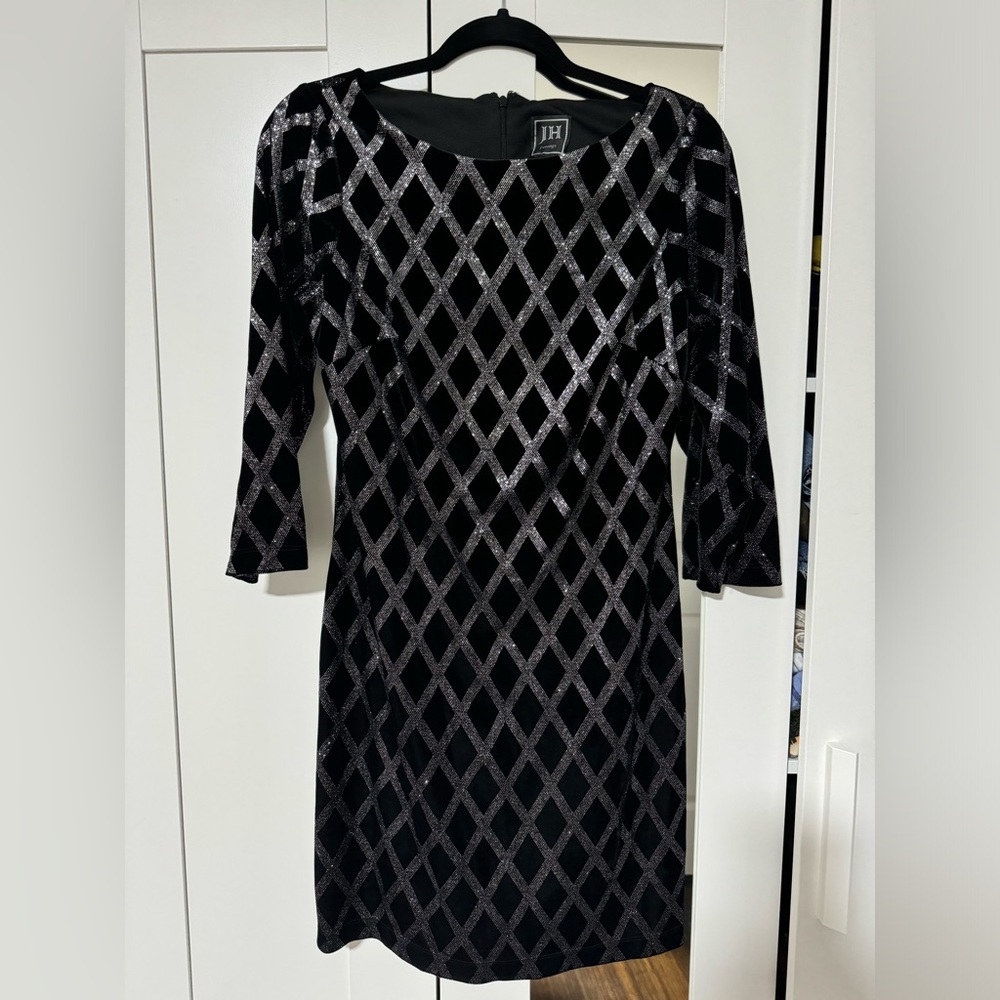 Beautiful dress for a wedding or prom. Fits beautifully